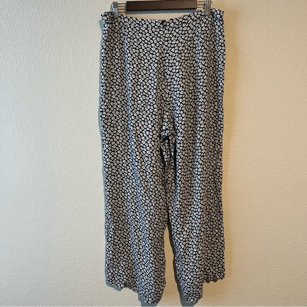 Reformation Coco Quito Navy and White Ditsy Floral Wide Leg Crepe Pants SZ 12 - Picture 4 of 7